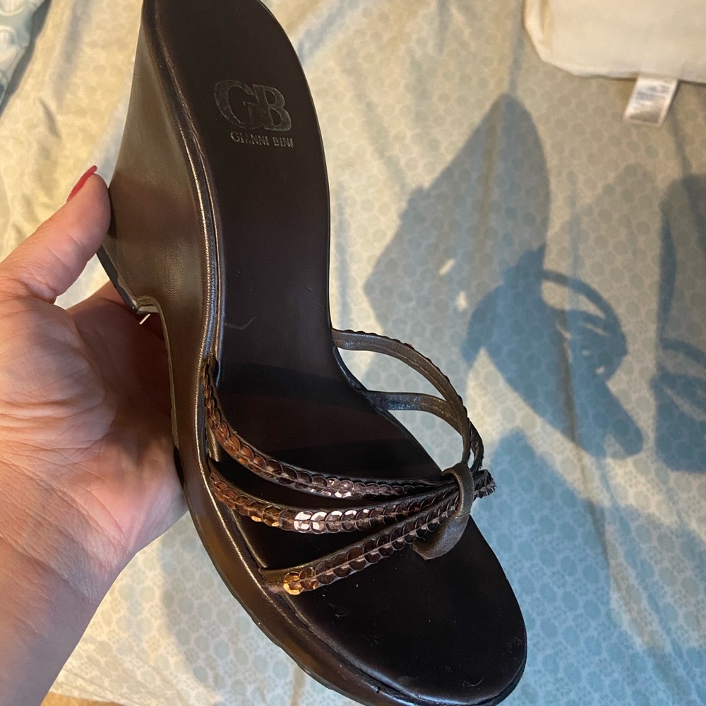 Brown wedges